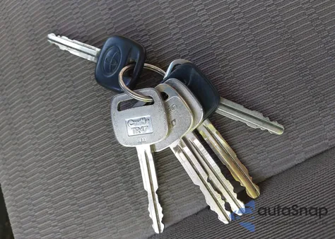 2005 Toyota Camry Le z USA, uszkodzony, nr VIN 4T1BE30KX5U088015